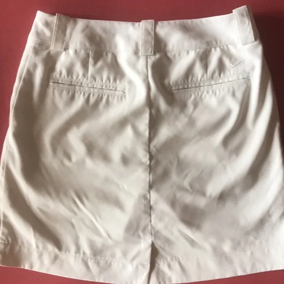 Preloved NIKE golf skirt 2 - Picture 10 of 10